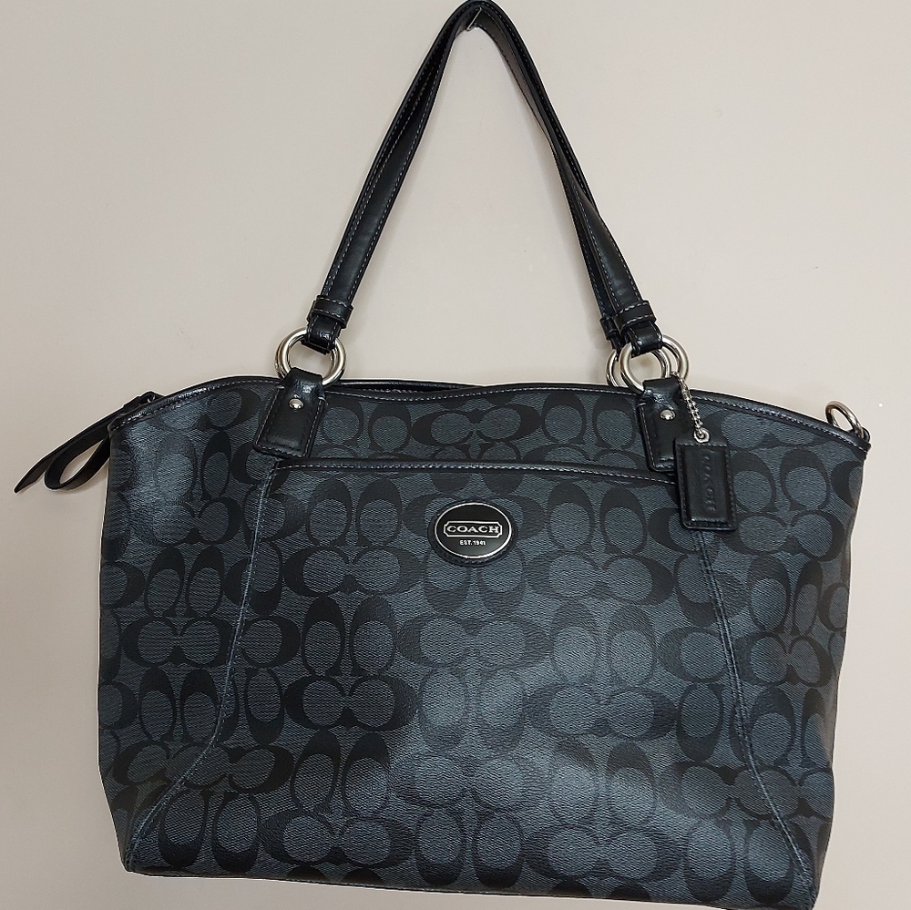 Coach Peyton Signature Pocket Tote